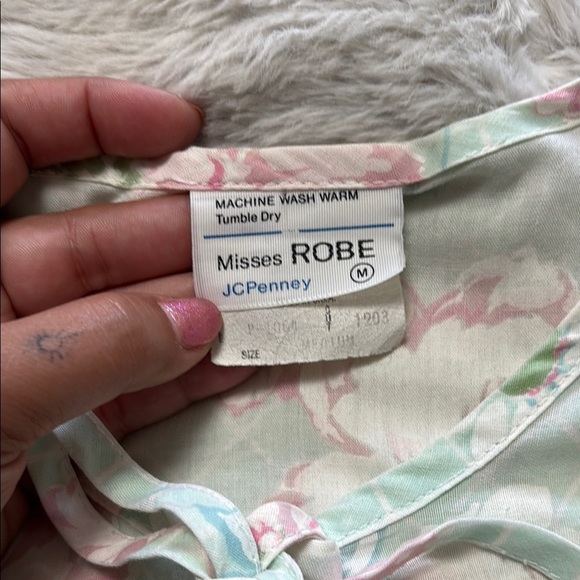 Vintage Floral Nightgown - Picture 4 of 6
